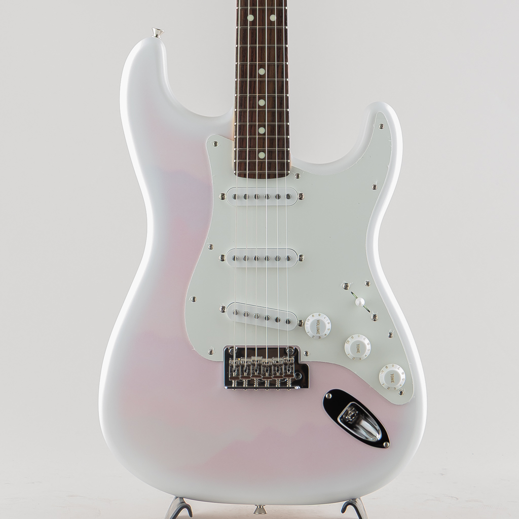 Made in Japan Hybrid II 2026 Collection Stratocaster Misty Satin/Pink Mist/Rosewood Fingerboard