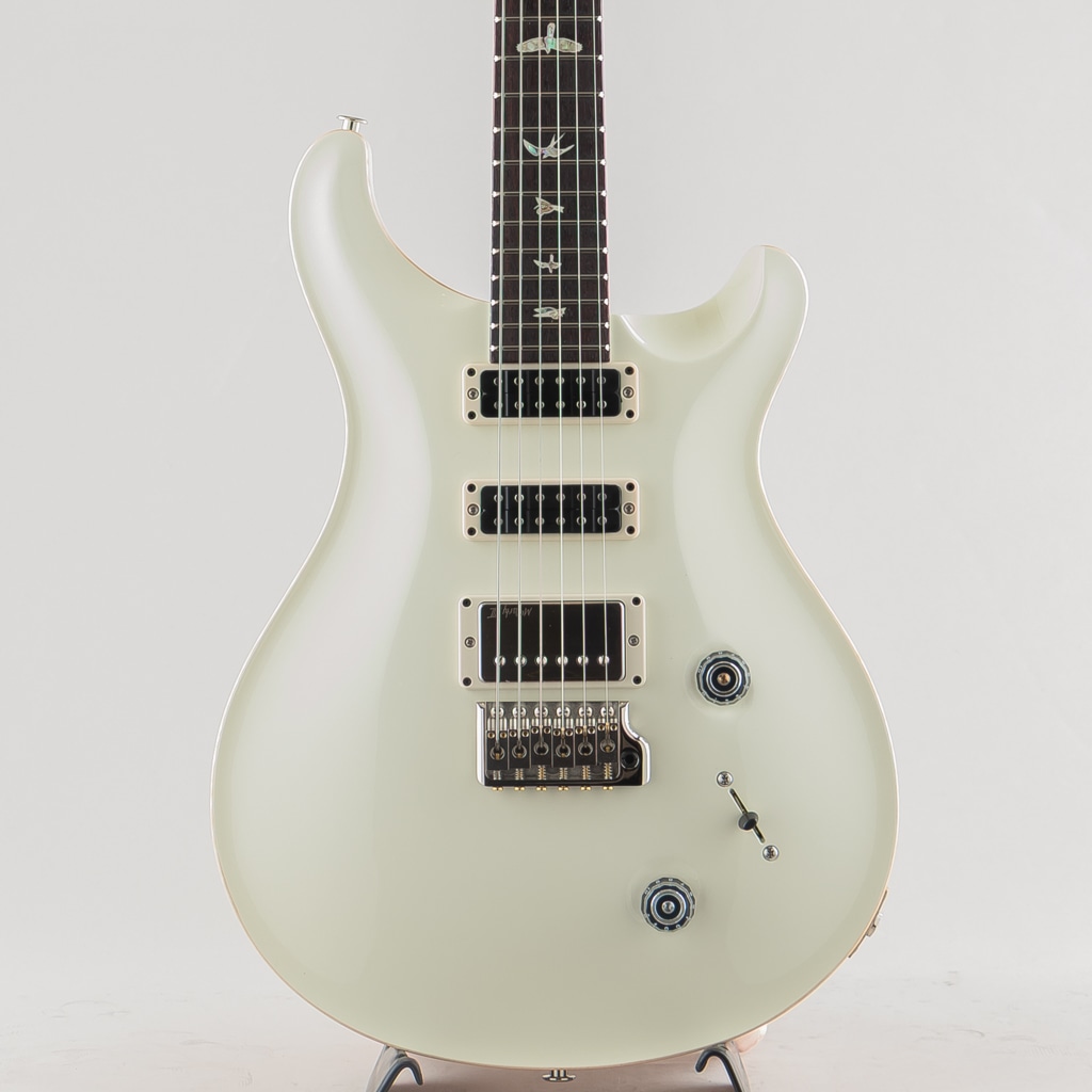 Studio 22 Antique White 2025
