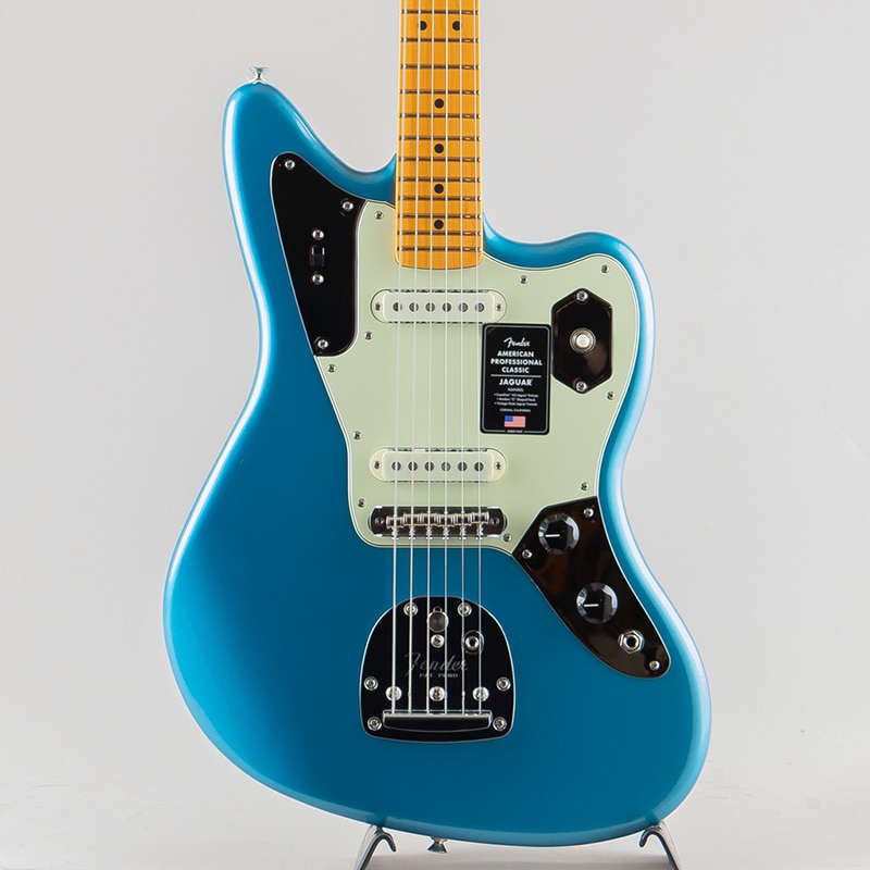 American Professional Classic Jaguar /Faded Lake Placid Blue/Maple Fingerboard