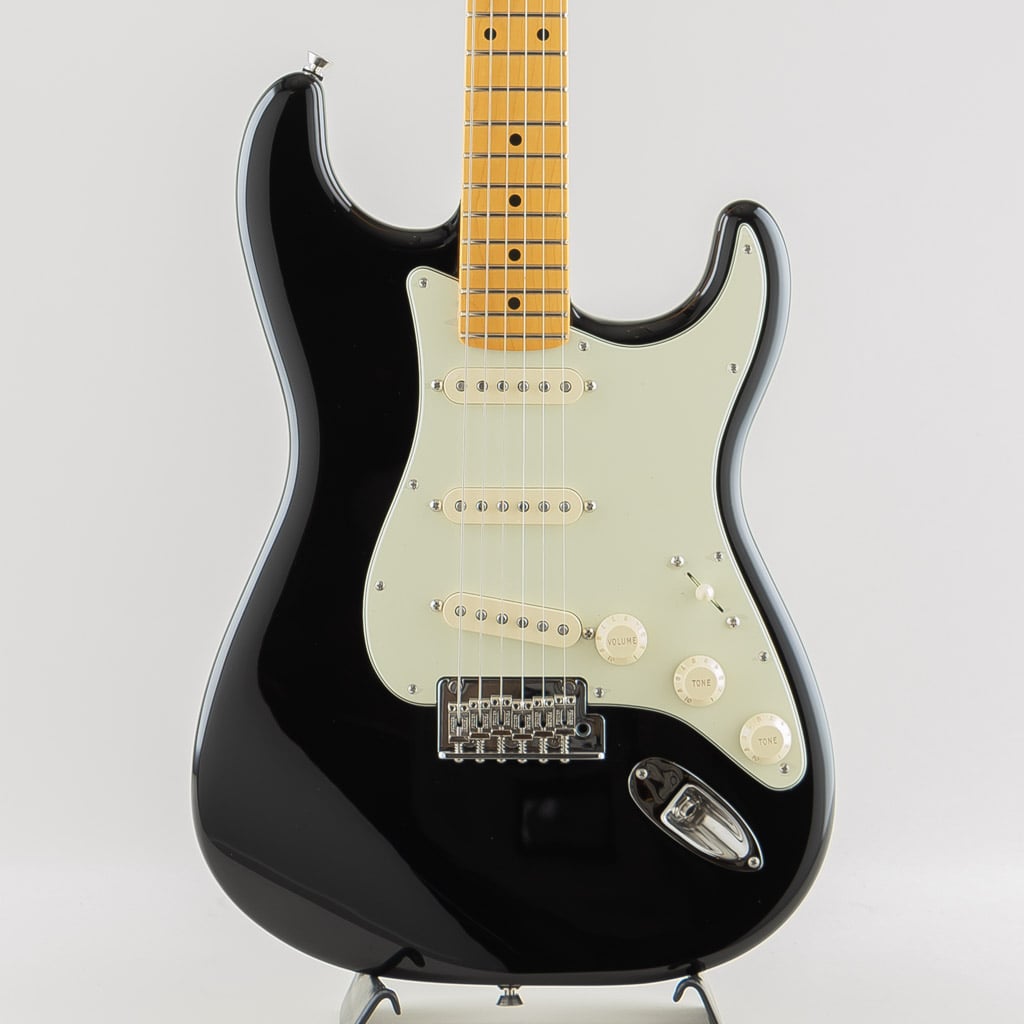 American Professional Stratocaster, Maple Fingerboard, Black