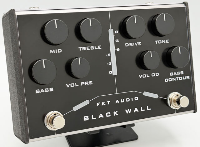 Black Wall / Bass Overdrive - Preamp - 3 Band EQ