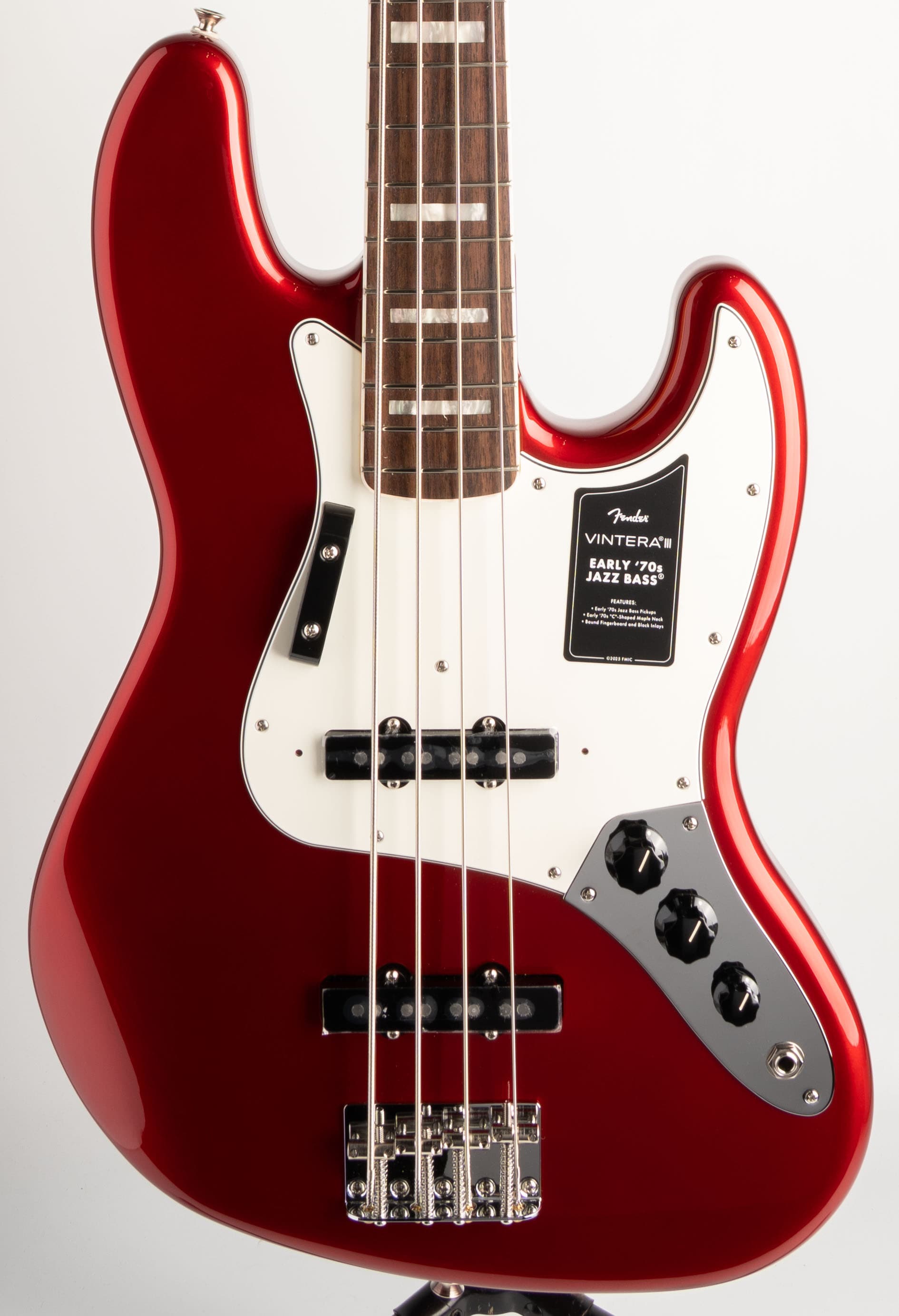 Vintera III Early '70s Jazz Bass / Candy Apple Red