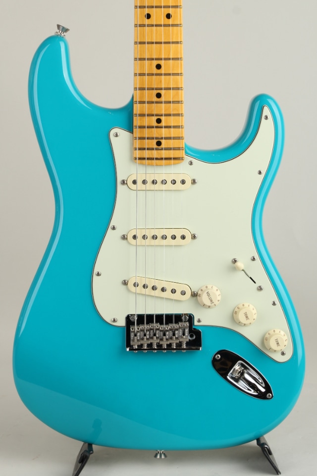 American Professional II Stratocaster Maple Fingerboard Miami Blue 2020