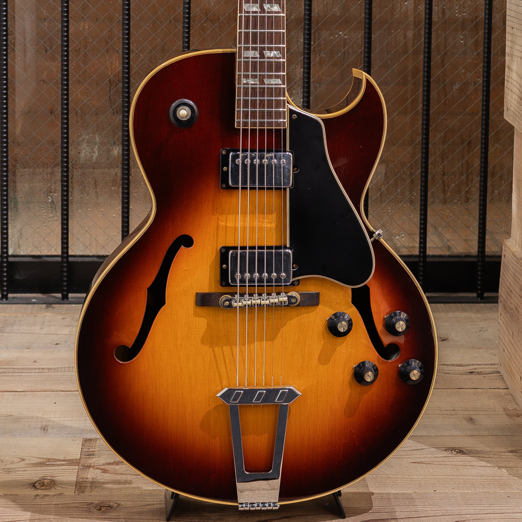 ES-175D Sunburst / 1970