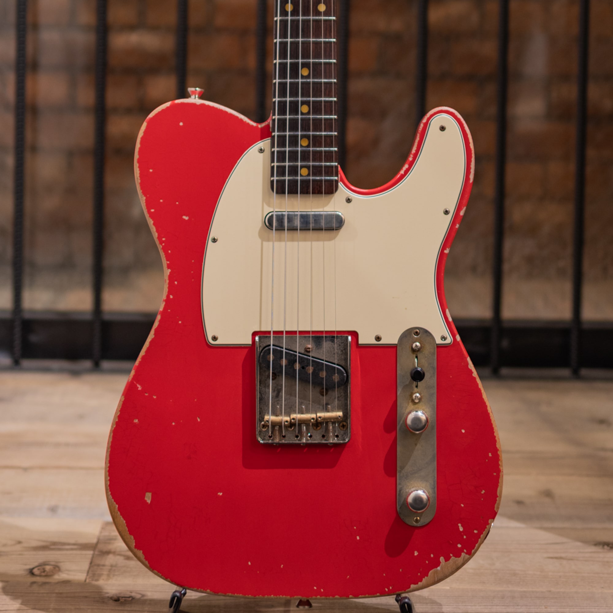 T-Model Medium Aging Castillo Red
